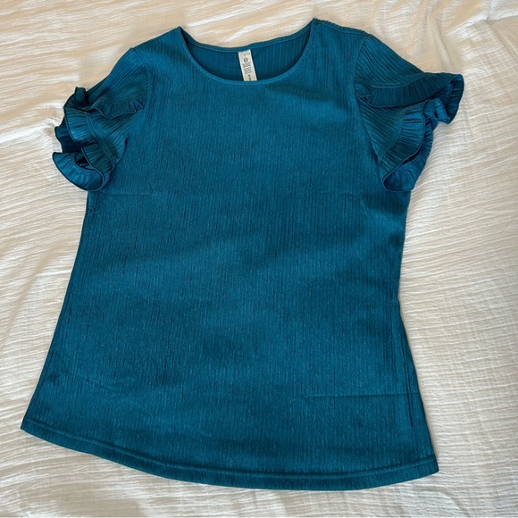 Short sleeve casual dressy top with ruffle sleeve Large - Picture 2 of 7